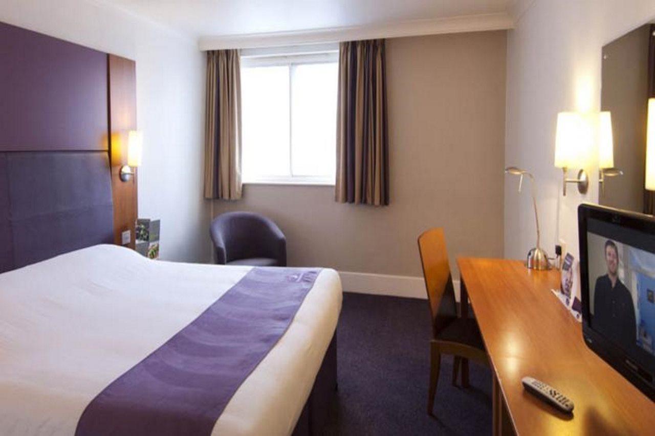 Premier Inn Premier Inn Sandhurst Sandhurst  Ngoại thất bức ảnh